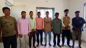 గుజరాత్‌లో దారుణం.. మంత్రిగత్తె పేరుతో మహిళ కుటుంబంపై దాడి..