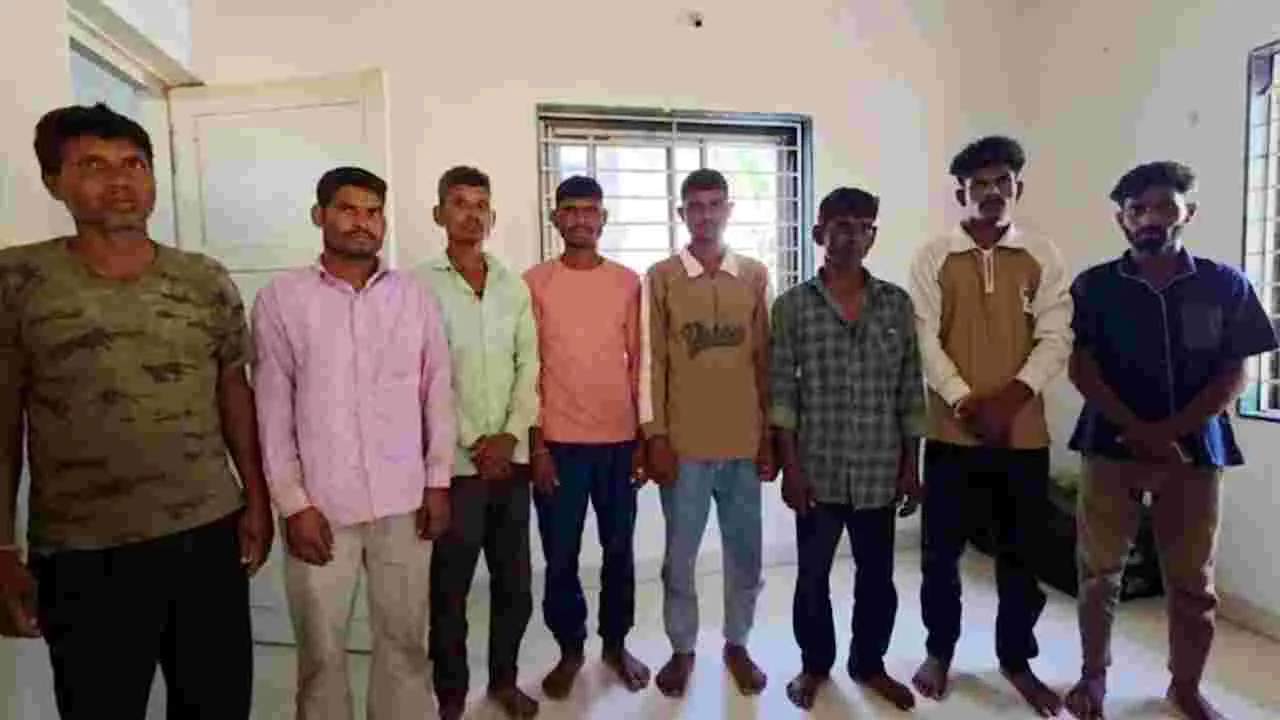గుజరాత్‌లో దారుణం.. మంత్రిగత్తె పేరుతో మహిళ కుటుంబంపై దాడి..