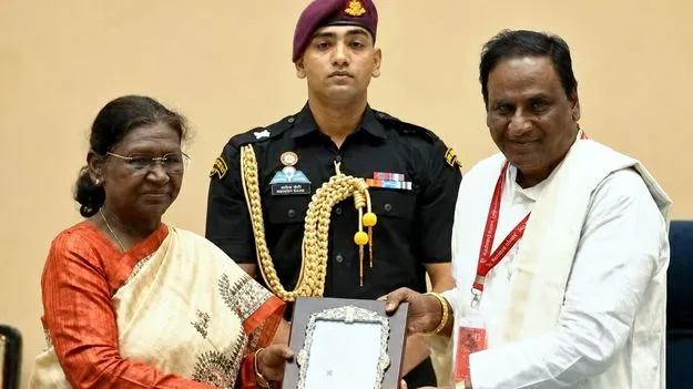 గుమ్మడి గోపాలకృష్ణకు సంగీత నాటక అకాడమీ అవార్డు.. సీఎం చంద్రబాబు హర్షం..