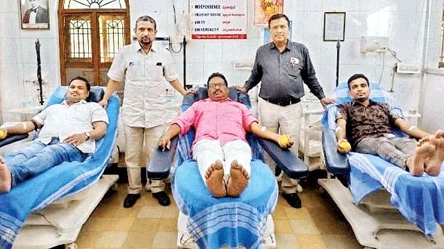 తండ్రి, కొడుకు రక్తదానం
