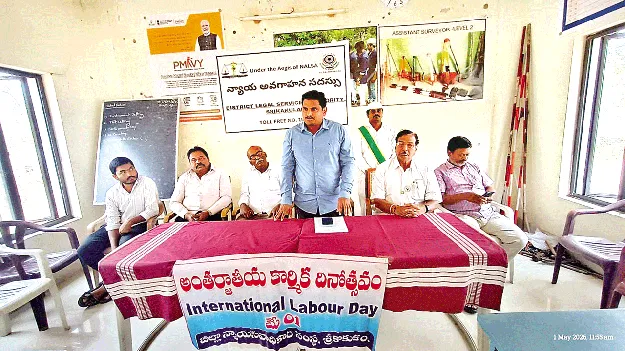 సంక్షేమ పథకాలకు ‘ఈ-శ్రమ్‌’ తప్పనిసరి
