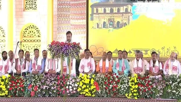 అస్సాం ముఖ్యమంత్రిగా హిమంత ప్రమాణస్వీకారం