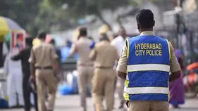 పోలీసులపై దాడి.. ఇద్దరు వ్యక్తుల అరెస్ట్