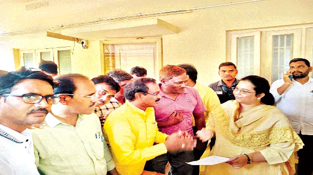 ప్రజా సమస్యల పరిష్కారానికి ప్రాధాన్యం 