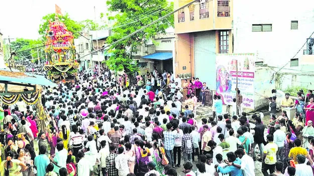 GOD: కన్నుల పండువగా రథోత్సవం 