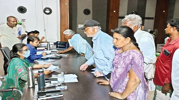 అర్జీదారులకు ఎండార్స్‌మెంట్‌ ఇవ్వాలి 