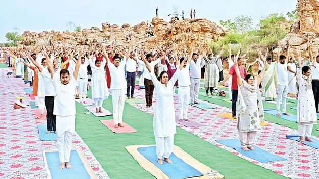 ఆరోగ్యం, ప్రశాంతం యోగా సొంతం
