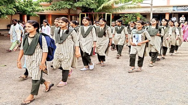 బడివైపు అడుగులు