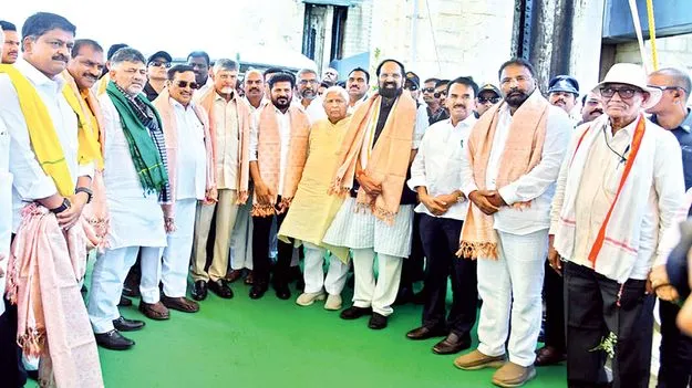 ముగ్గురు సీఎంల కలయిక ఓ చరిత్ర