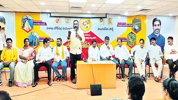 వైసీపీ వాసనలు పోని సచివాలయాలు