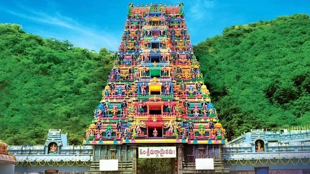 దుర్గగుడిలో ఇన్‌స్టా రీల్ కలకలం.. యువతిపై పోలీసులకు ఫిర్యాదు..