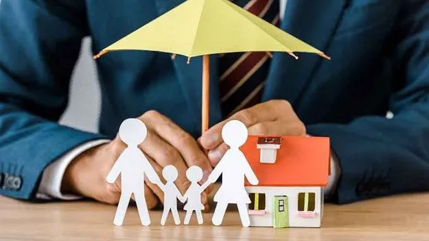 బీమా పాలసీ తీసుకుంటున్నారా?  ఈ 5 ముఖ్యమైన అంశాలు గమనించండి!