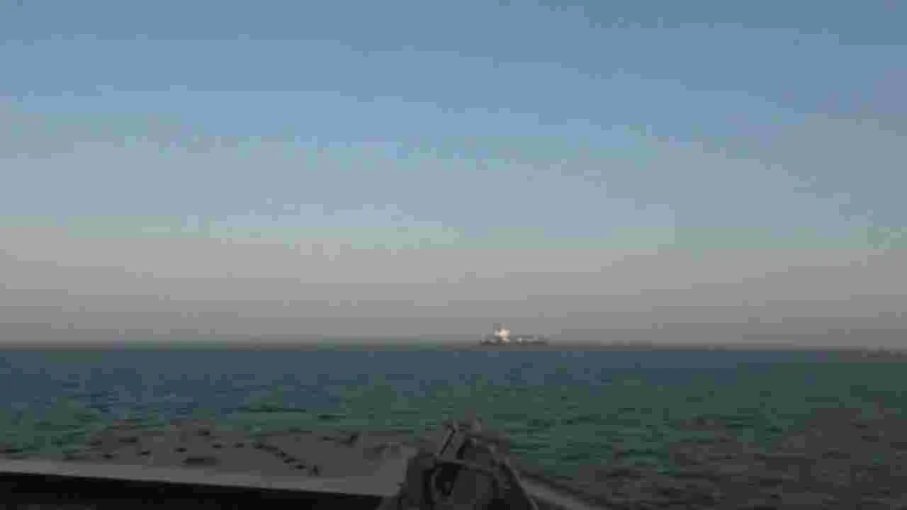 పీక్స్‌కు హోర్ముజ్ ఉద్రిక్తతలు! ఇరాన్‌ నౌకను సీజ్ చేసిన యూఎస్