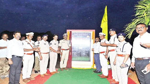 సైబర్‌ క్రైంపై ప్రత్యేక దృష్టి సారించండి