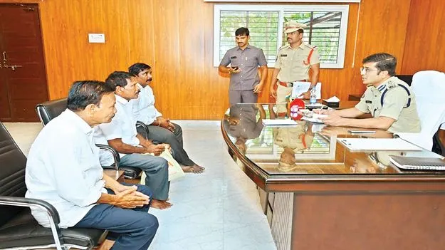 పోలీసులకు 112 ఫిర్యాదులు 