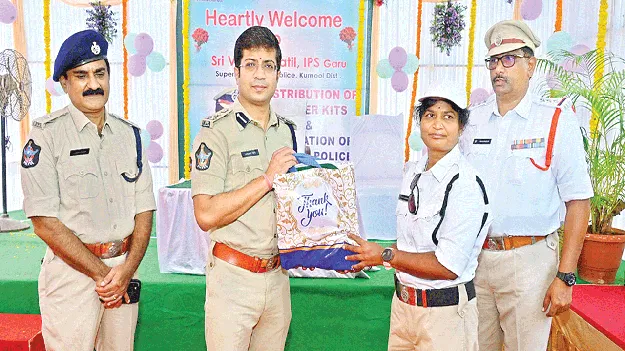 ట్రాఫిక్‌ పోలీసుల సేవలు అభినందనీయం 