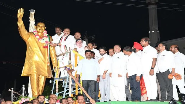 రాజీవ్‌గాంధీ స్ఫూర్తితో సంక్షేమ పథకాలు