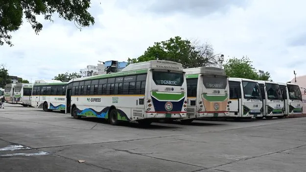 డిపోలోనే ఈ బస్సులు