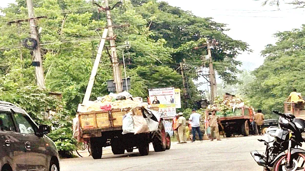 కలెక్టర్‌ ఆదేశాలు ఉన్నాయని చెప్పినా..