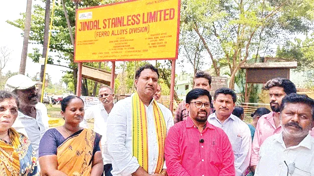 బలవంతపు పరిష్కారం చేశారు 