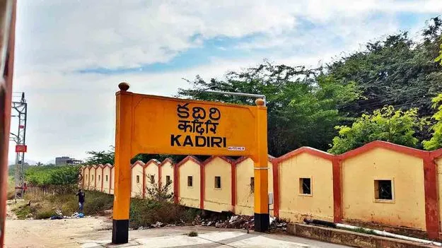 ఏబీఎన్ - ఆంధ్రజ్యోతి ఎఫెక్ట్.. భూ కబ్జాదారులకు ఎమ్మార్వో వార్నింగ్