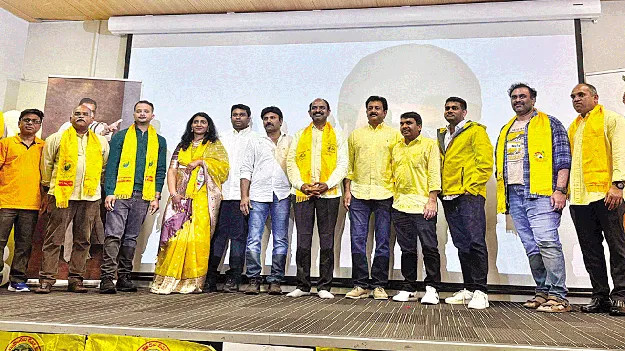 న్యూజిలాండ్‌ గడ్డపై రెపరెపలాడిన పసుపు జెండా
