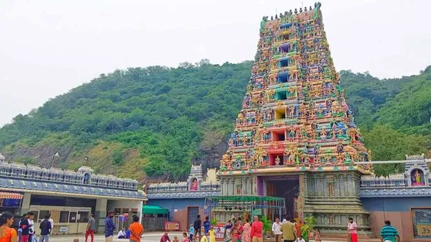 ఇంద్రకీలాద్రి ఘాట్ రోడ్డు మరమ్మతు పనుల వాయిదా.. 
