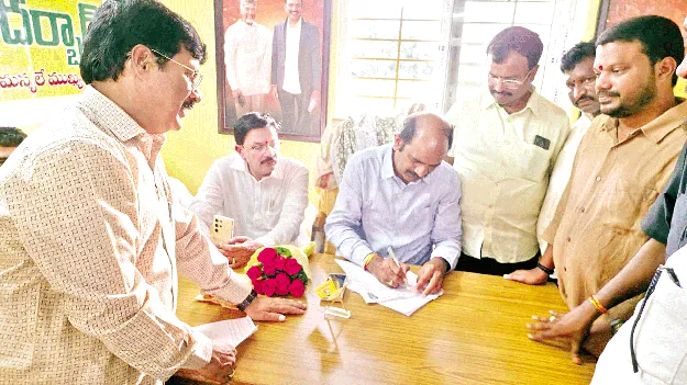 సమస్యల పరిష్కారానికి ప్రజాదర్బార్‌: ఎంపీ