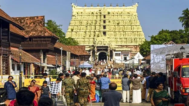 శ్రీ పద్మనాభస్వామి ఆలయంలో బంగారం, వజ్రాల ఆభరణాలు అదృశ్యం..