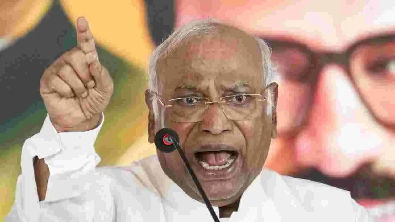 మోదీని టెర్రరిస్టుగా సంబోధించిన ఖర్గే..  మండిపడిన బీజేపీ