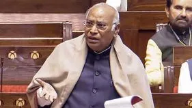 ఎన్నికల వేళ ఎందుకీ తొందర... మహిళా రిజర్వేషన్ బిల్లుపై మోదీకి ఖర్గే ఘాటు లేఖ