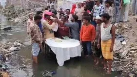 పుట్టిన రోజు వేడుకలు ఎవరైనా ఇలా కూడా చేసుకుంటారా..? వీడియో వైరల్