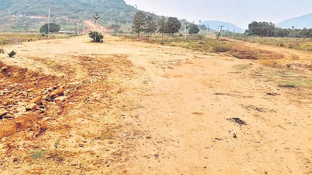 డీ పట్టా భూములపై కన్ను