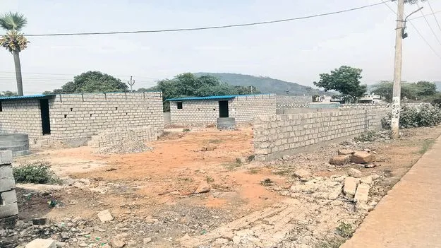 దువ్వాడలో యథేచ్ఛగా భూ కబ్జాలు