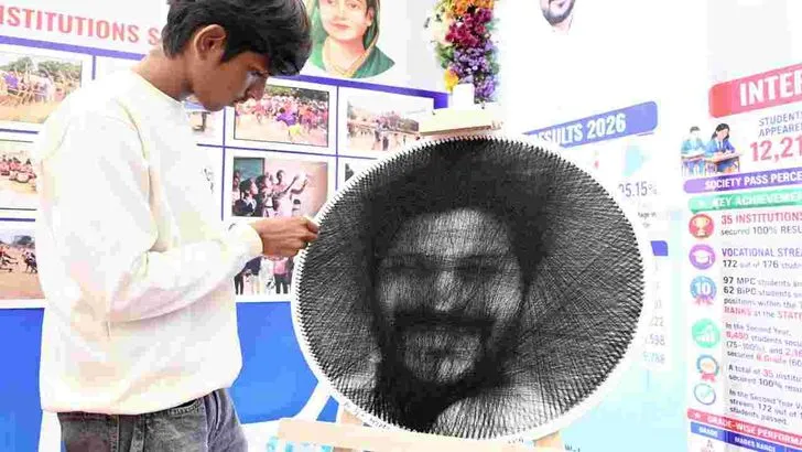 విద్యార్థులకు యంగ్ ఇండియా వెల్కమ్ కిట్స్ పంపిణీ చేసిన సీఎం రేవంత్ 