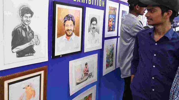 విద్యార్థులకు యంగ్ ఇండియా వెల్కమ్ కిట్స్ పంపిణీ చేసిన సీఎం రేవంత్ 