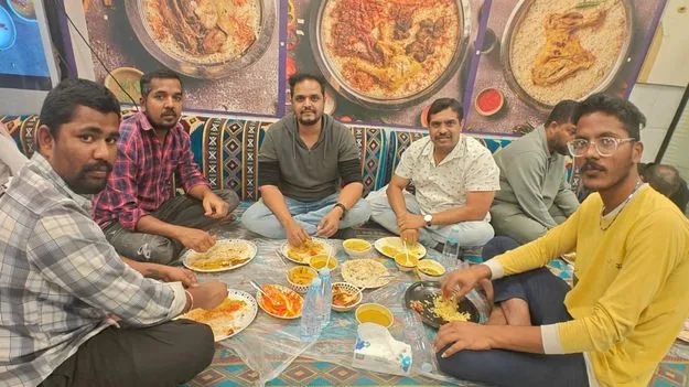 సౌదీలో ఇరుక్కుపోయిన తెలుగు యువకులు.. ఆదుకున్న ఎన్నారై సంఘాల సభ్యులు