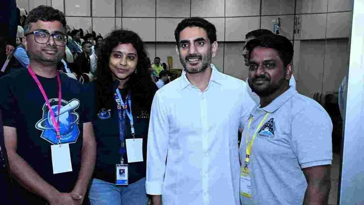 విక్రమ్-1 రాకెట్ ప్రయోగాన్ని వీక్షించిన మంత్రి లోకేశ్, దేవాంశ్‌