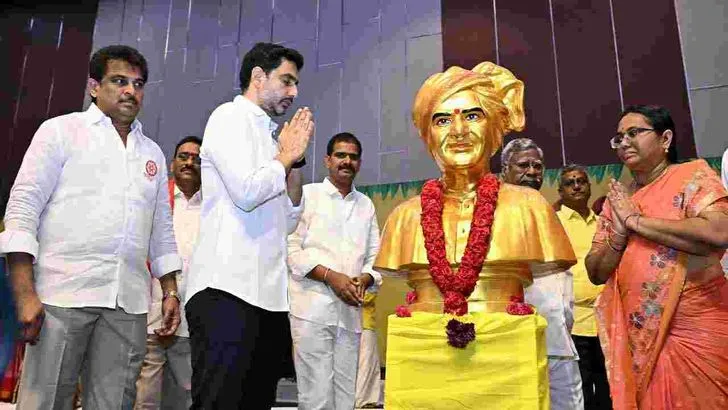  మంగళగిరిలో  ‘మన ఇల్లు-మన లోకేశ్‌’.. పేదలకు రెండో విడత ఇళ్ల పట్టాల పంపిణీ