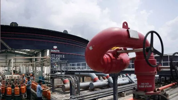 రిఫైనరీలకు LPG ఉత్పత్తి లక్ష్యాలను నిర్దేశించిన కేంద్రం