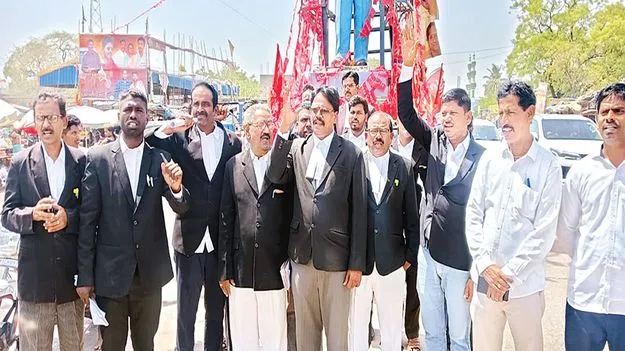 కఠినంగా శిక్షించాలి 