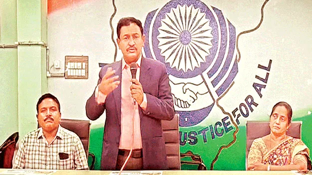 బాలలతో పని చేయిస్తే శిక్షార్హులు