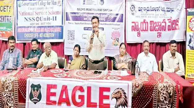 విద్యార్థులు అప్రమత్తంగా ఉండాలి 
