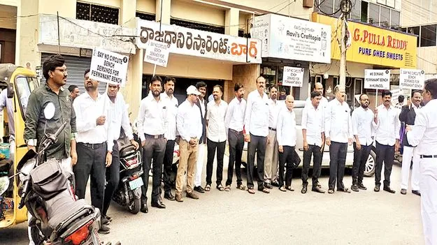 హైకోర్టు బెంచ్‌ కోసం బైక్‌ ర్యాలీ 