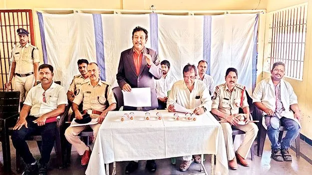 ఖైదీలు సత్ప్రవర్తన అలవర్చుకోవాలి 