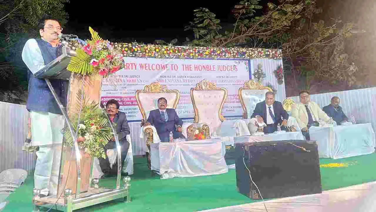 కక్షిదారులకు సత్వర న్యాయం అందాలి