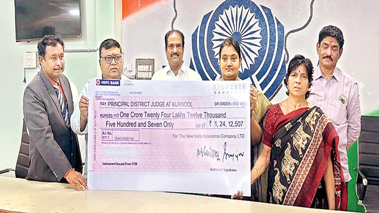 పరిహారం చెల్లించిన ఇన్సూరెన్స్‌ కంపెనీ 