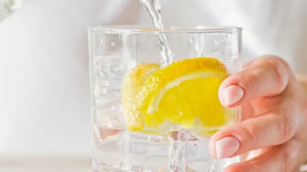 ఉదయం ఖాళీ కడుపుతో నిమ్మరసం తాగడం అందరికీ మంచిదేనా?