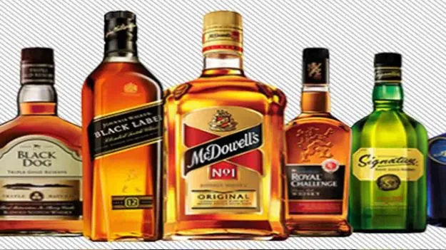 రిటైర్డ్ ఆర్మీ ఉద్యోగి ఇంట్లో భారీగా డిఫెన్స్ మద్యం పట్టివేత 