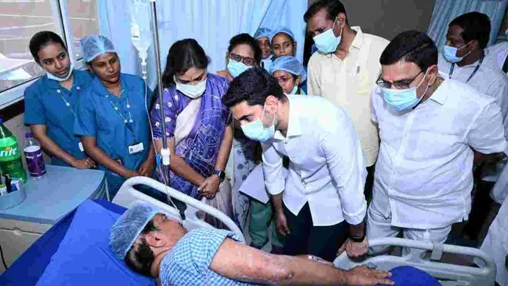స్టీల్ ప్లాంట్ అగ్నిప్రమాద బాధితులను పరామర్శించిన నారా లోకేష్